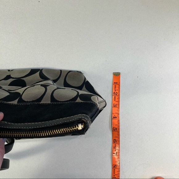 Classic Coach Shoulder Purse 16x10x6 - Picture 14 of 14